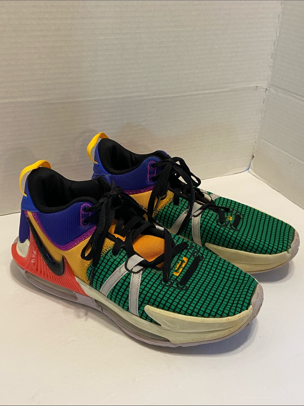 Nike LeBron Witness 7 "Multi-Color" basketball shoes Size 10.5